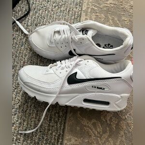 Nike air max women’s size 7.5! Worn once!!!